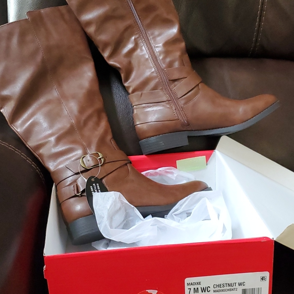 NWT Women's size 7 boots